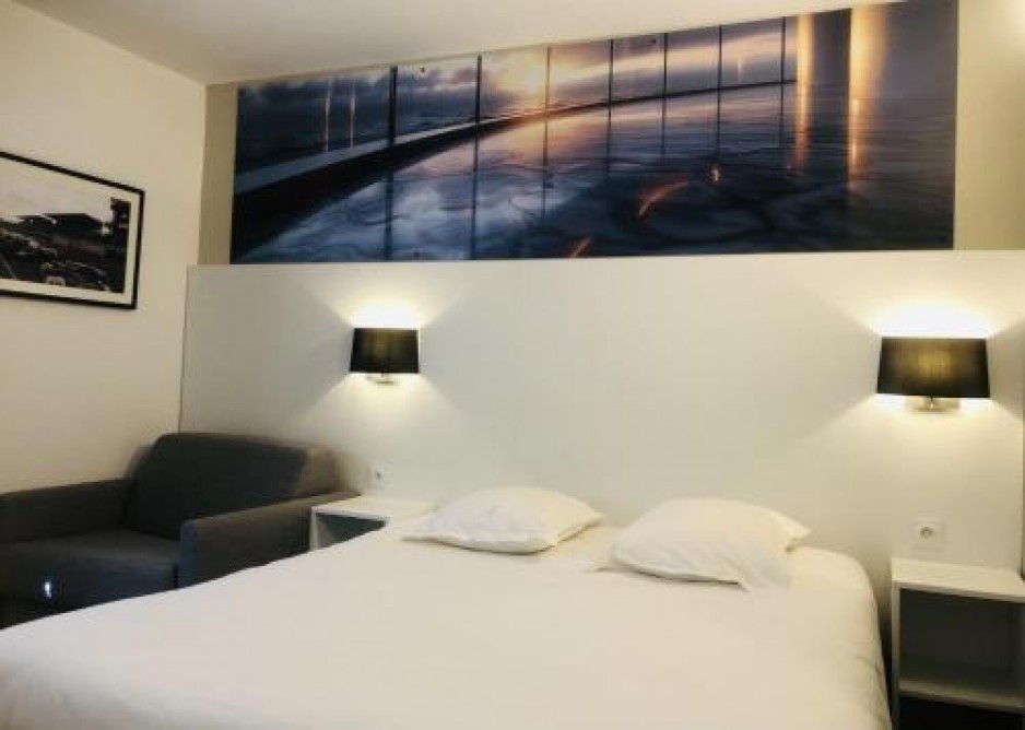 Hotel The Originals Bernay Acropole